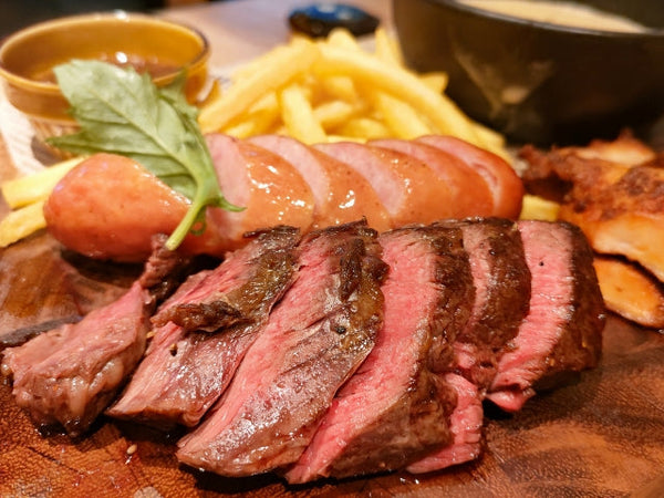 【完全ガイド】肉の焼き加減5段階の見極め方|温度・色・触感で失敗しない焼き方