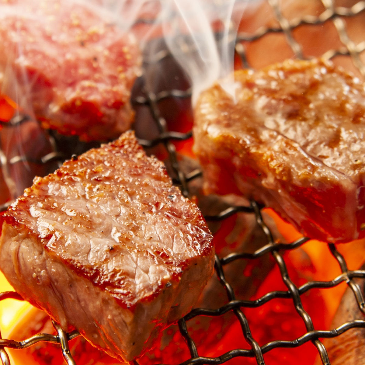 鹿児島うなぎカット済 蒲焼80g+鹿児島黒牛 A5モモサイコロステーキ100g