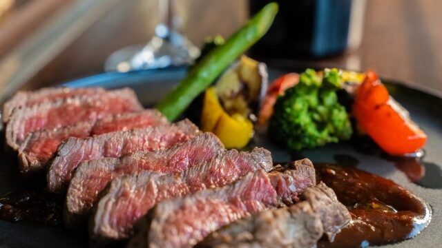 お肉に合うのはどんなお酒？種類ごとに解説！