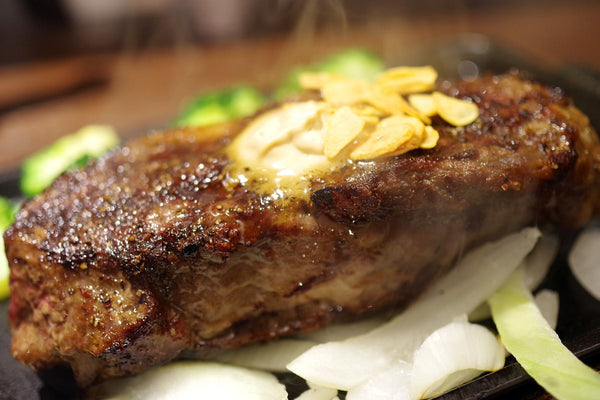 それぞれの特徴を生かして選ぶ！牛もも肉とサーロインの違いとは？